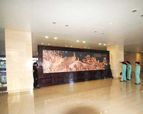 北京某單位定做的6.5×2.8米迎客松紫銅屏風