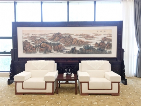 山東濟南某單位4.82米×2.58米祖國頌國畫紅木屏風